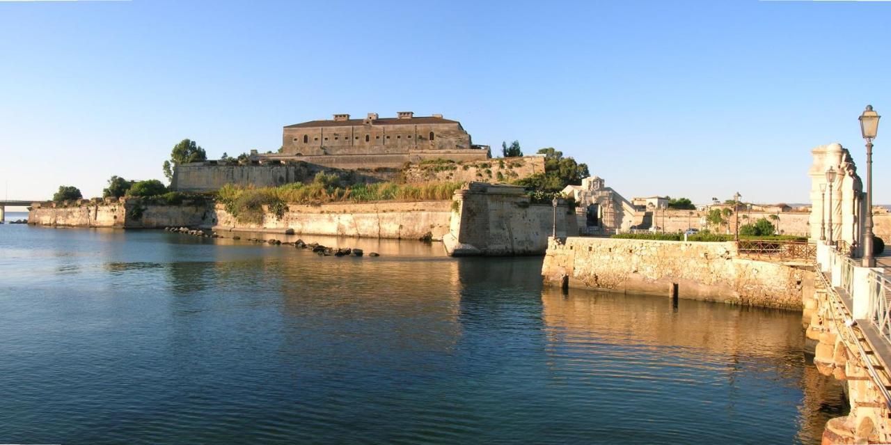 B&B Mare Di Augusta La Finestra Sul Porto Exteriör bild